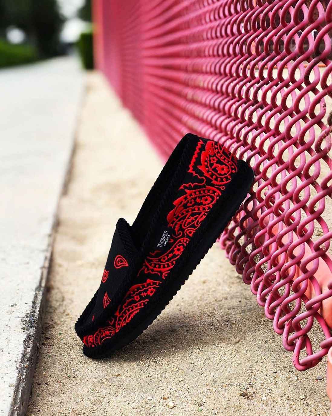 Trooper America Herren Bandana Print Slip On Hausschuh Slipper
